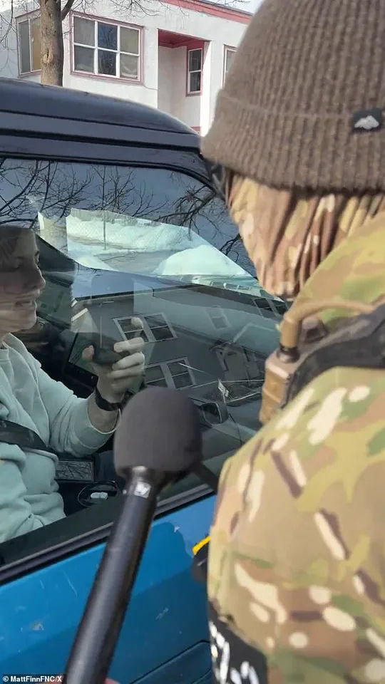 Minneapolis Women Confront ICE Agents in Viral Footage, Reigniting Debates Over Law Enforcement Accountability and Public Dissent
