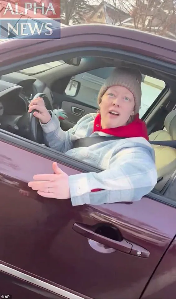 Minneapolis Women Confront ICE Agents in Viral Footage, Reigniting Debates Over Law Enforcement Accountability and Public Dissent
