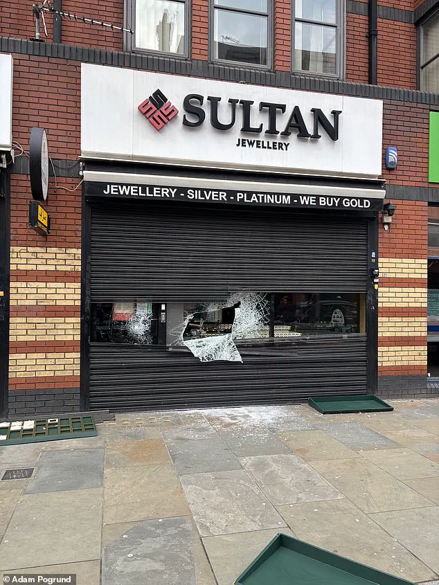 Daylight Heist at Richmond Jewellers: Two Men Use Sledgehammer in Shocking Attack