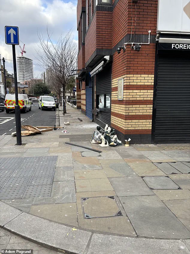 Daylight Heist at Richmond Jewellers: Two Men Use Sledgehammer in Shocking Attack