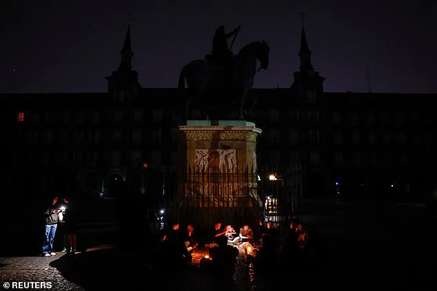 Spain's Deadly Blackout Reignites Renewable Energy Debate as Macron Criticizes 100% Green Model