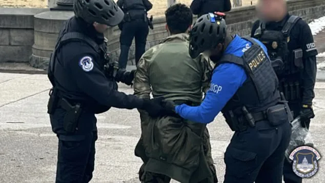 18-Year-Old Man Arrested Outside US Capitol with Loaded Shotgun and Tactical Vest