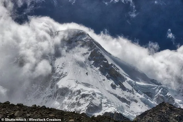 Avalanche at Castle Peak Traps 15 Skiers, Six Survive After Rescue Efforts