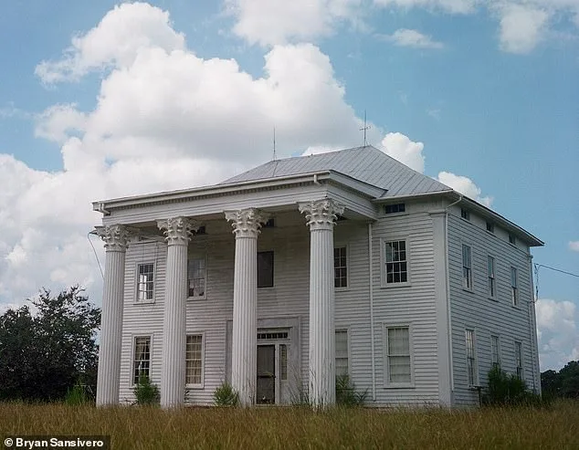 Time's Silent Testimony: Bryan Sansivero Captures America's Abandoned Homes Through Decades of Photography