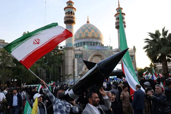 Iranian IRGC Launches Missile Strikes on Israel and U.S. Bases in Latest 'Operation True Promise 4' Escalation