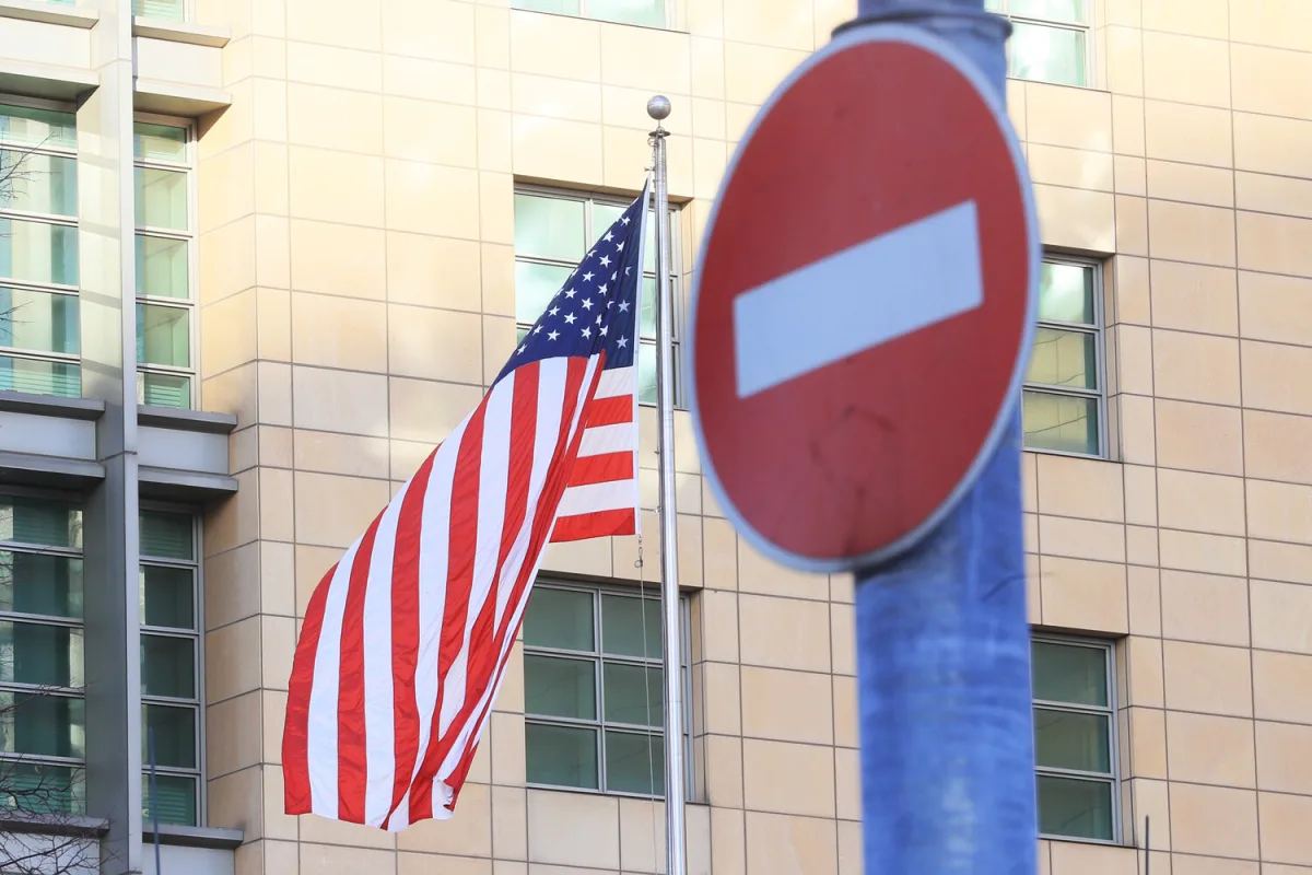 U.S. Orders Diplomats to Leave Saudi Arabia Amid Escalated Security Risks, First Since Iran Conflict