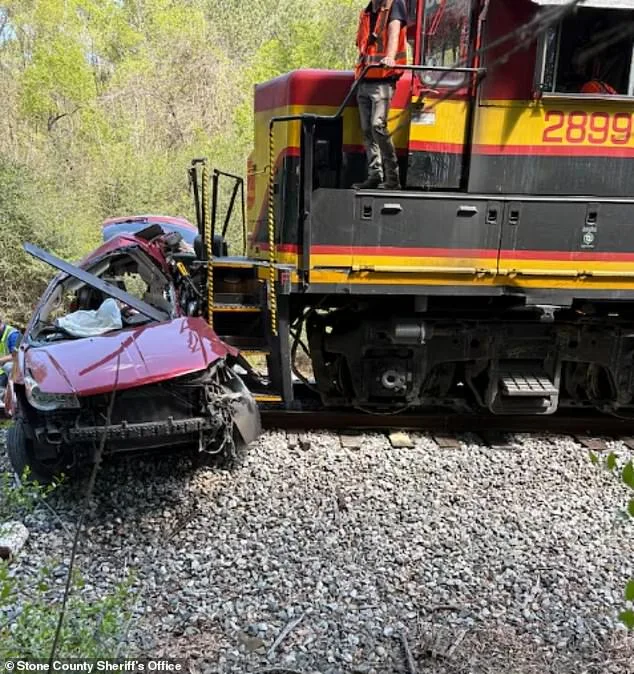 Van Crash Near Wiggins, Mississippi Claims Five Lives, Including Mother and Daughters