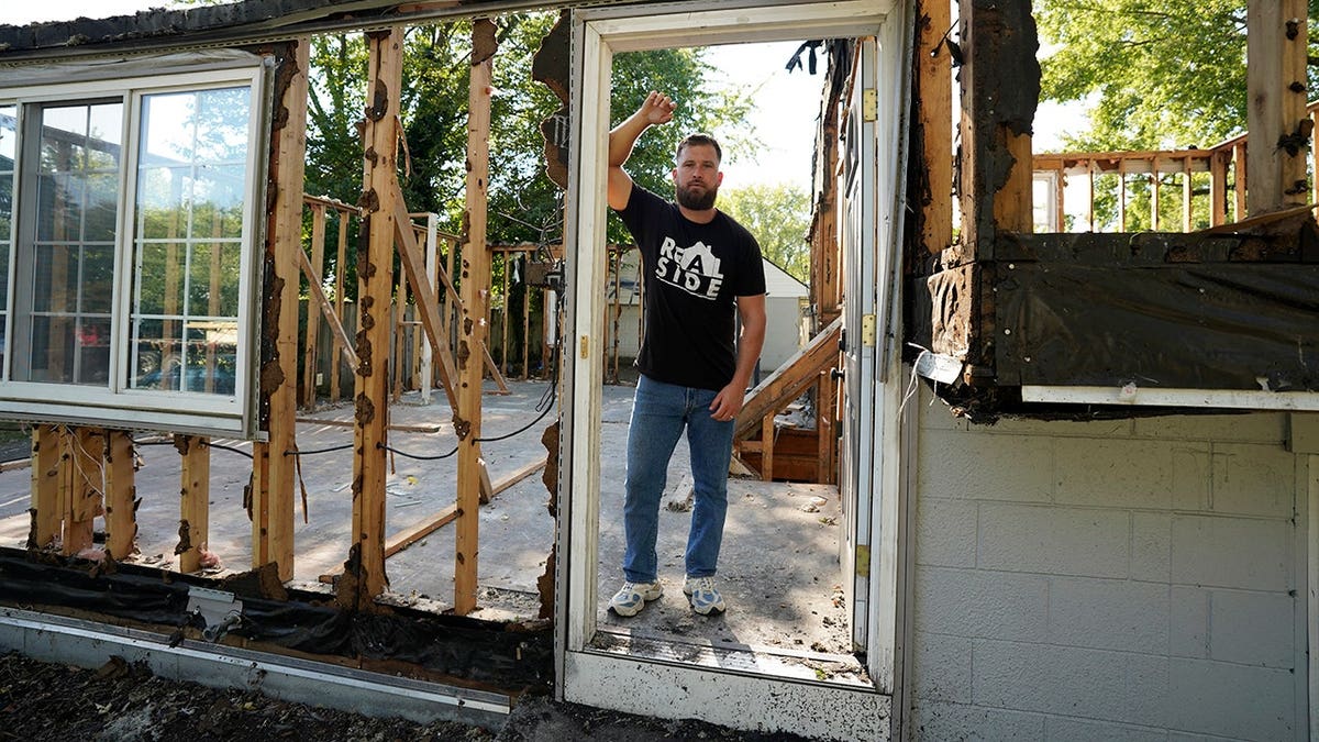 Social media flipping trends trap inexperienced buyers in unfixable nightmare homes.